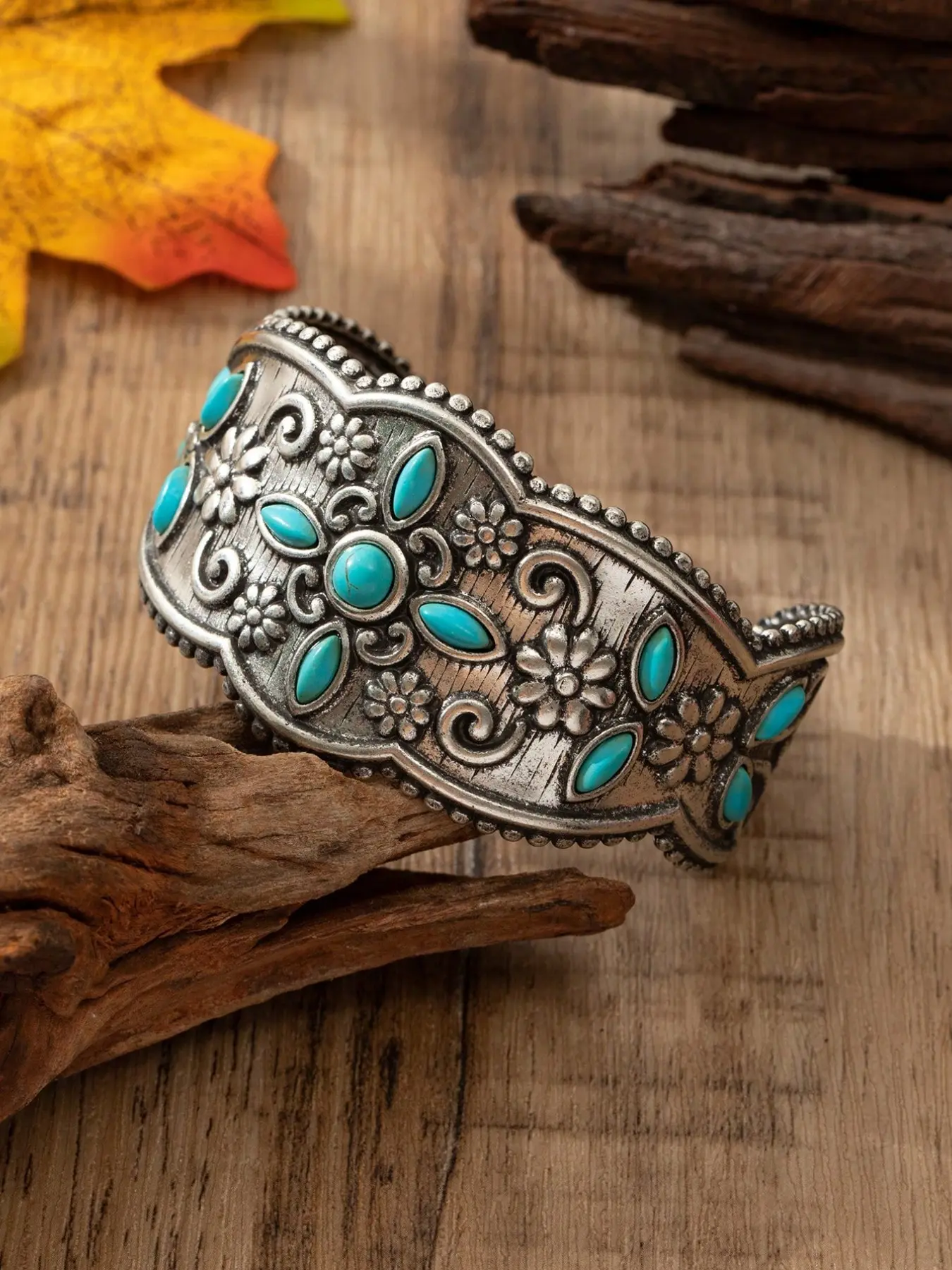 Vintage Bohemian Turquoise Iron Cuff Bracelet for Women, Perfect for Daily Wear and Vacation, Casual Accessories, Stylish Accessory, Bohemian Bracelets