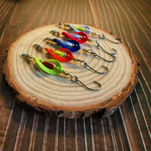 5-Piece UV Reflective Fishing Lure Set, Topwater Fishing Lure, Rotating Fish Attractant, Durable Plastic Material, Ideal for Freshwater & Saltwater Fishing