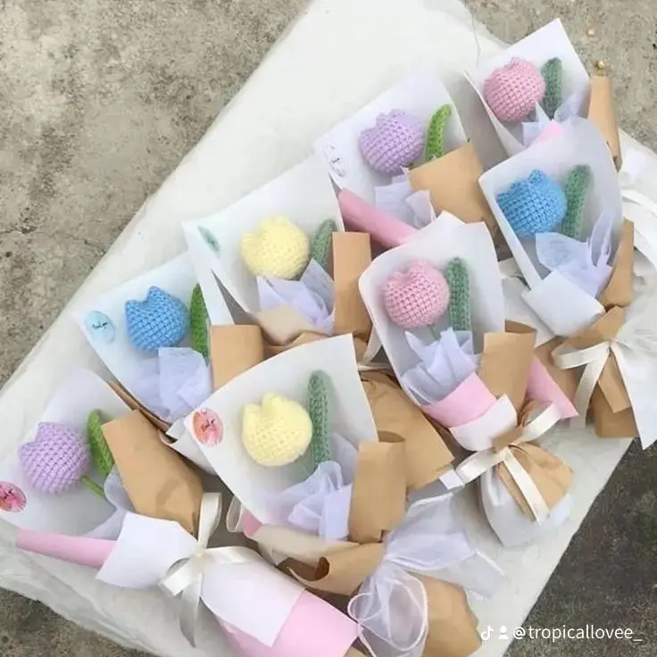 Single tulip bouquet