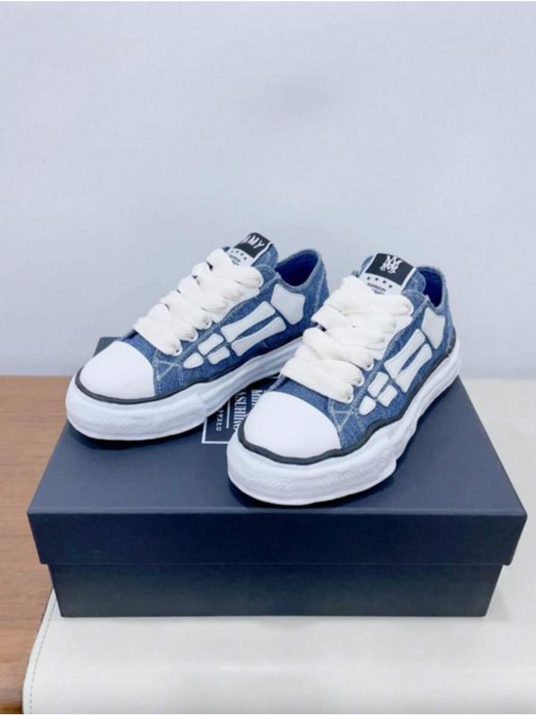 Unisex skate shoes, canvas slip-ons with wrapped soles, stylish low-top sneakers, trendy and comfortable versatile footwear for both men and women, outdoor athletic shoes.