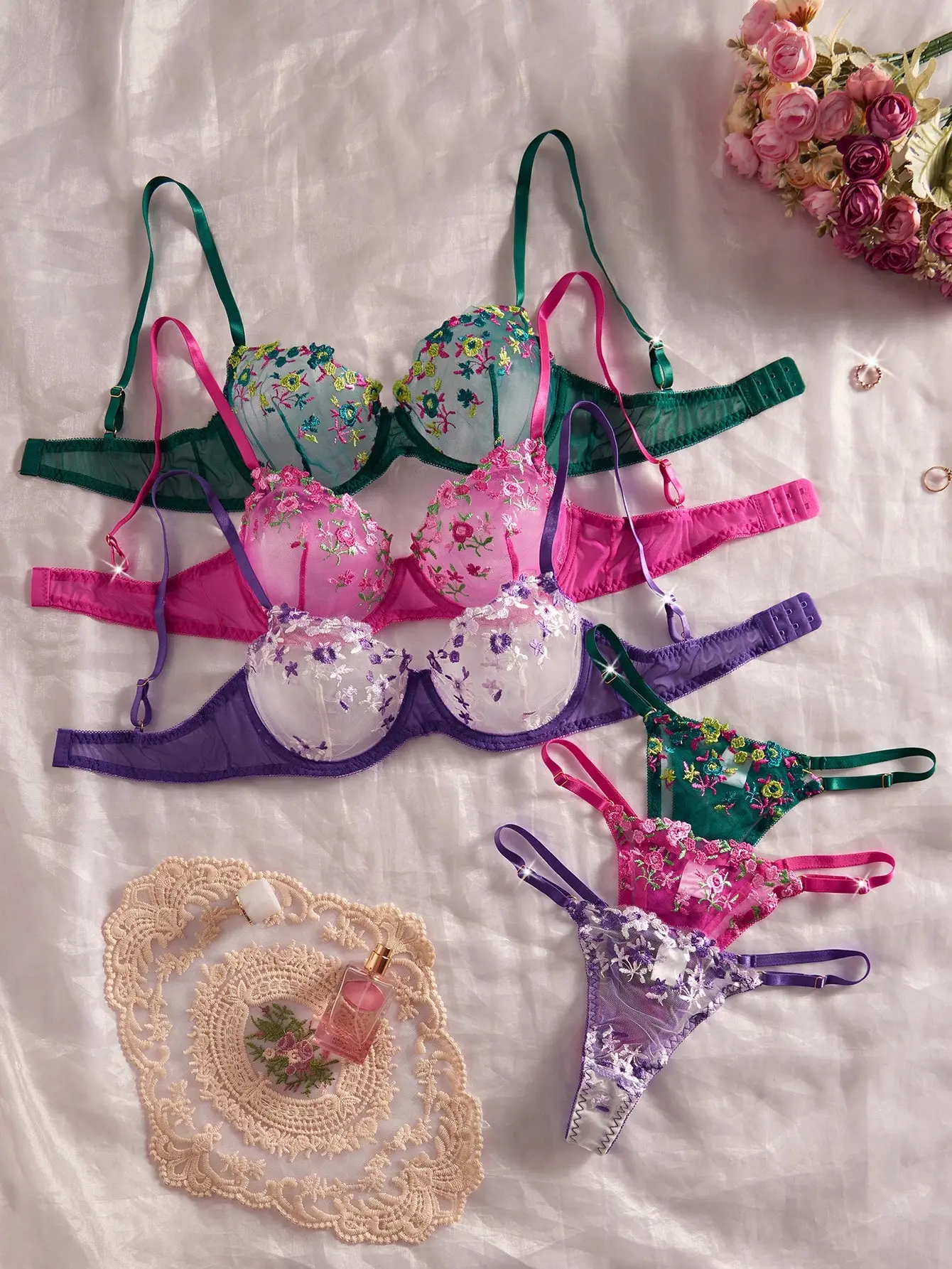 BOSSIE 3pcs Women's Sexy Lingerie Set Mixed Color Daring Sexy Ladies Bra Set Date Night Honeymoon Valentine's Day Lace Trim Underwire Thong