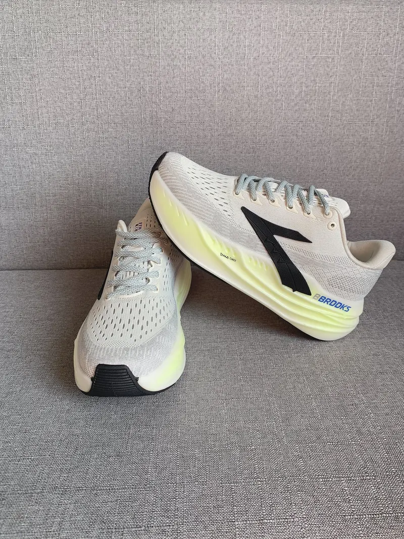 Brooks Professional Running Shoes, Blue Neon Midsole, Gold Identifier, Define Street Track New Aesthetic, Breathable Running Shoes