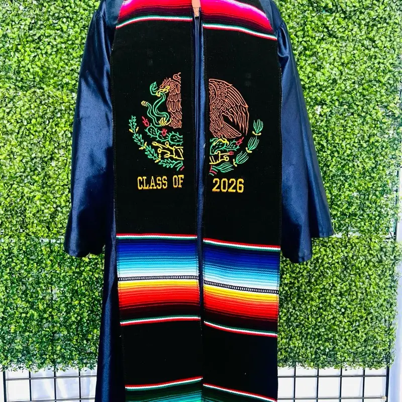 Estola de graduación para la Clase de 2026 — Diseño con el sello de México — Perfecta para el día de la graduación — Colorida y elegante