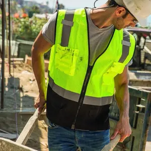 Safety Vest Class 2 with Reflective Strips and Pockets for Enhanced Visibility and Safety in Low-Light Conditions