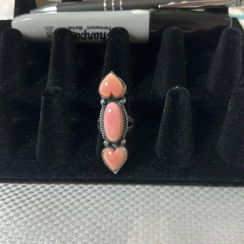 Three stones pink conch, heart ring size 7 3/4