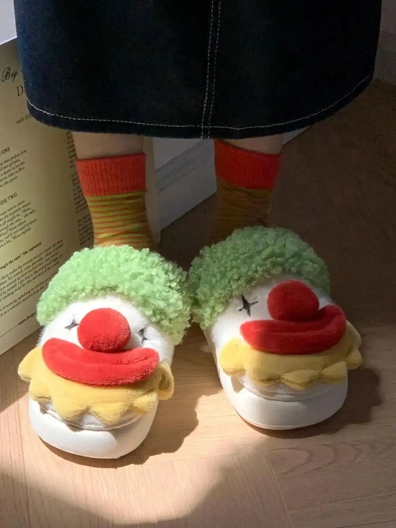 Cartoon Clown Design Slippers Casual Soft Comfortable Home Warm for Indoor Outdoor Use Fall Winter wear wardrobe staple piece relaxed fit breathable fabric daily versatile trendy essential stylish fashion modern