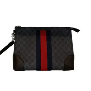 Pre-owned GUCCI canvas Clutches & Wristlets GG supreme large pouch with dustbag