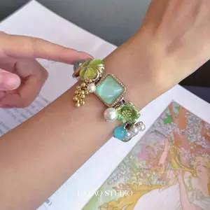 Vintage artistic exquisite small bracelet for women, floral bracelet, niche design, forest-style delicate jewelry gift