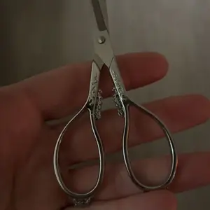 Stainless Steel Precision Curved Scissors, Multipurpose Professional Scissors for Cutting Fabric, Paper and Crafts, Home and Office DIY Sewing Supplies, Paper Cutters