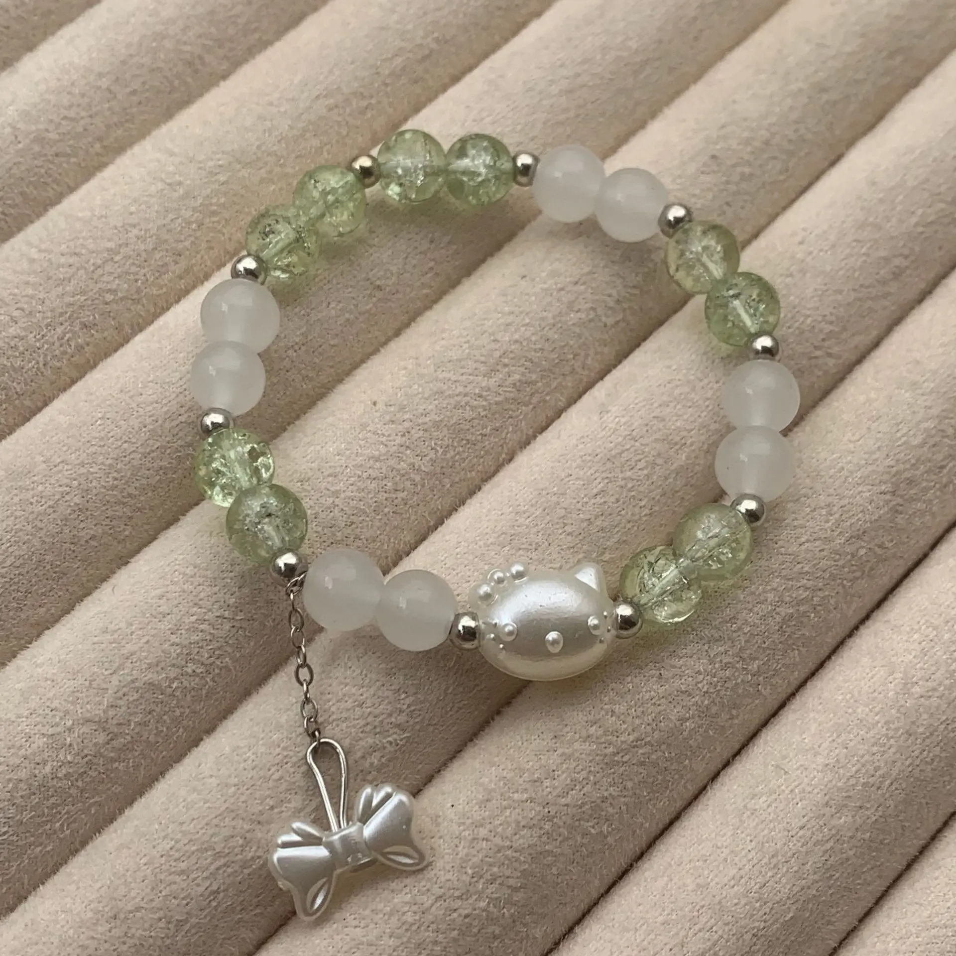 S185-8MM Green KT Cat Bow Pendant Beaded Glass Bra