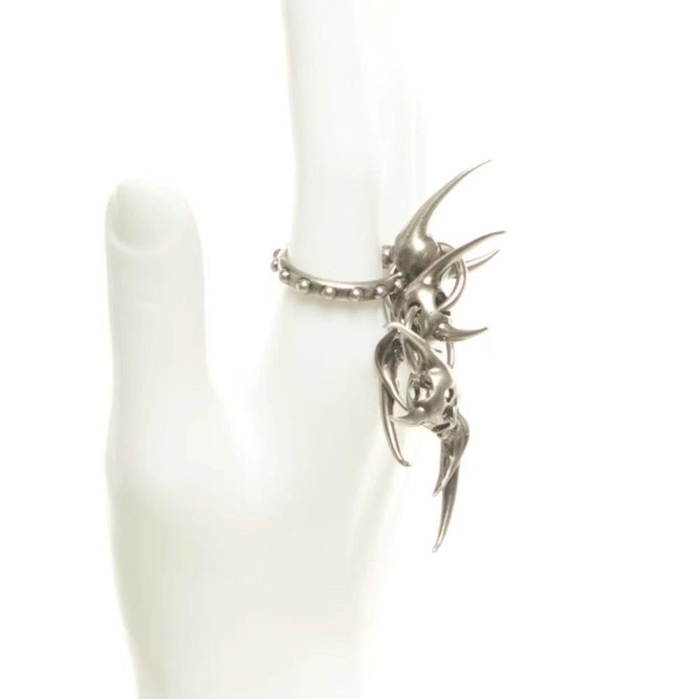 Dark Aesthetic Irregular Ring Gothic Spiked Skull Band Unique Statement Jewelry for Bold Fashionistas