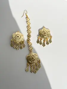 Meera Peepal Patti Tikka Set (Earrings and Tikka)