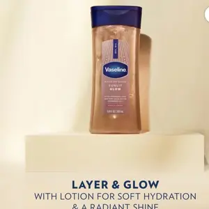Vaseline Glazed & Glisten Sunlit Glow Scented Body Gel Oil - Vanilla Cocoa Shimmering Body Makeup, Moisturizing Soothing Formula with Ultra-Hydrating Lipids, 100% Pure Cocoa Butter, 6.8 Oz, Body Oil