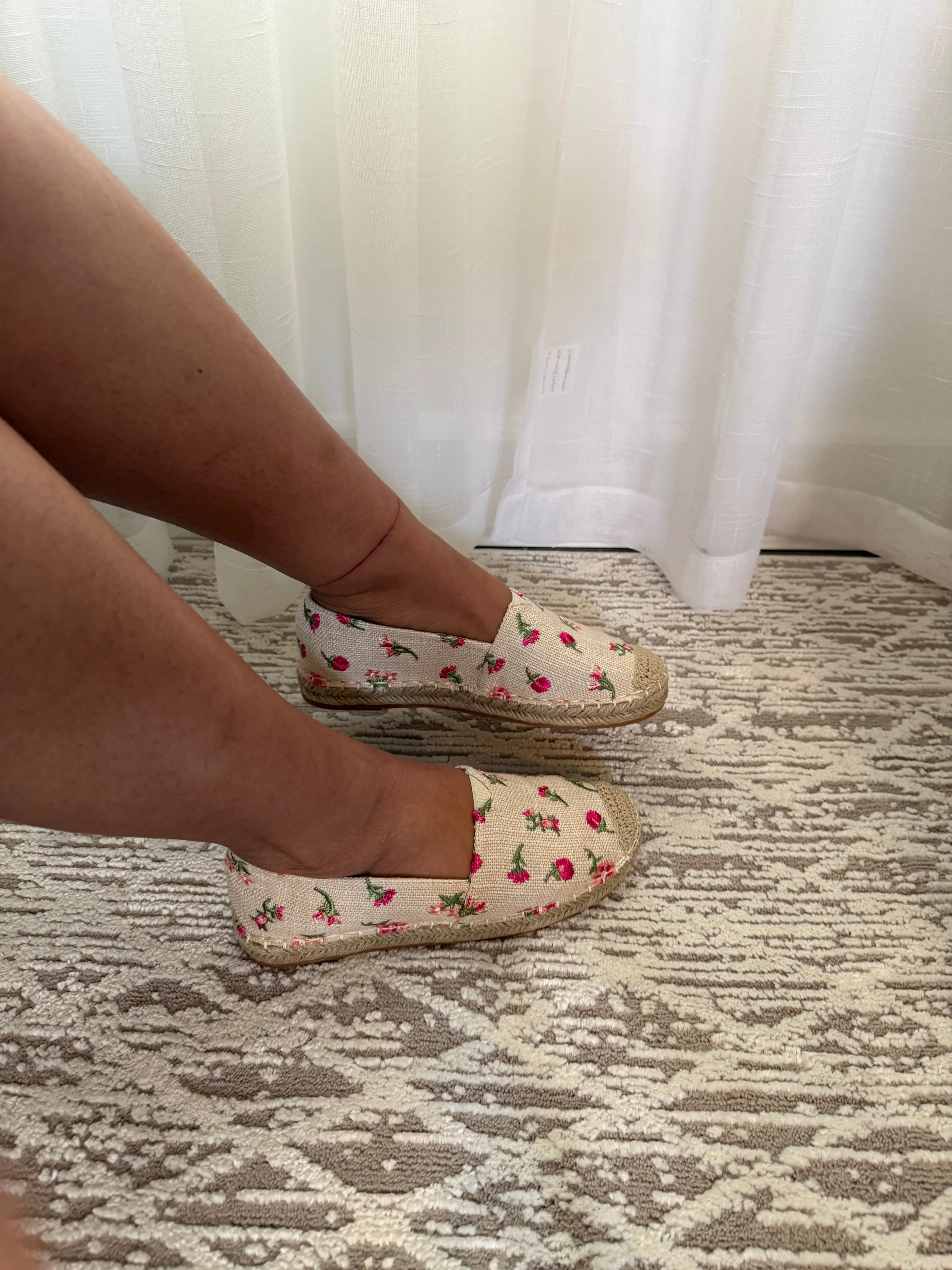 FLORAL EMBROIDERY CANVAS ESPADRILLES