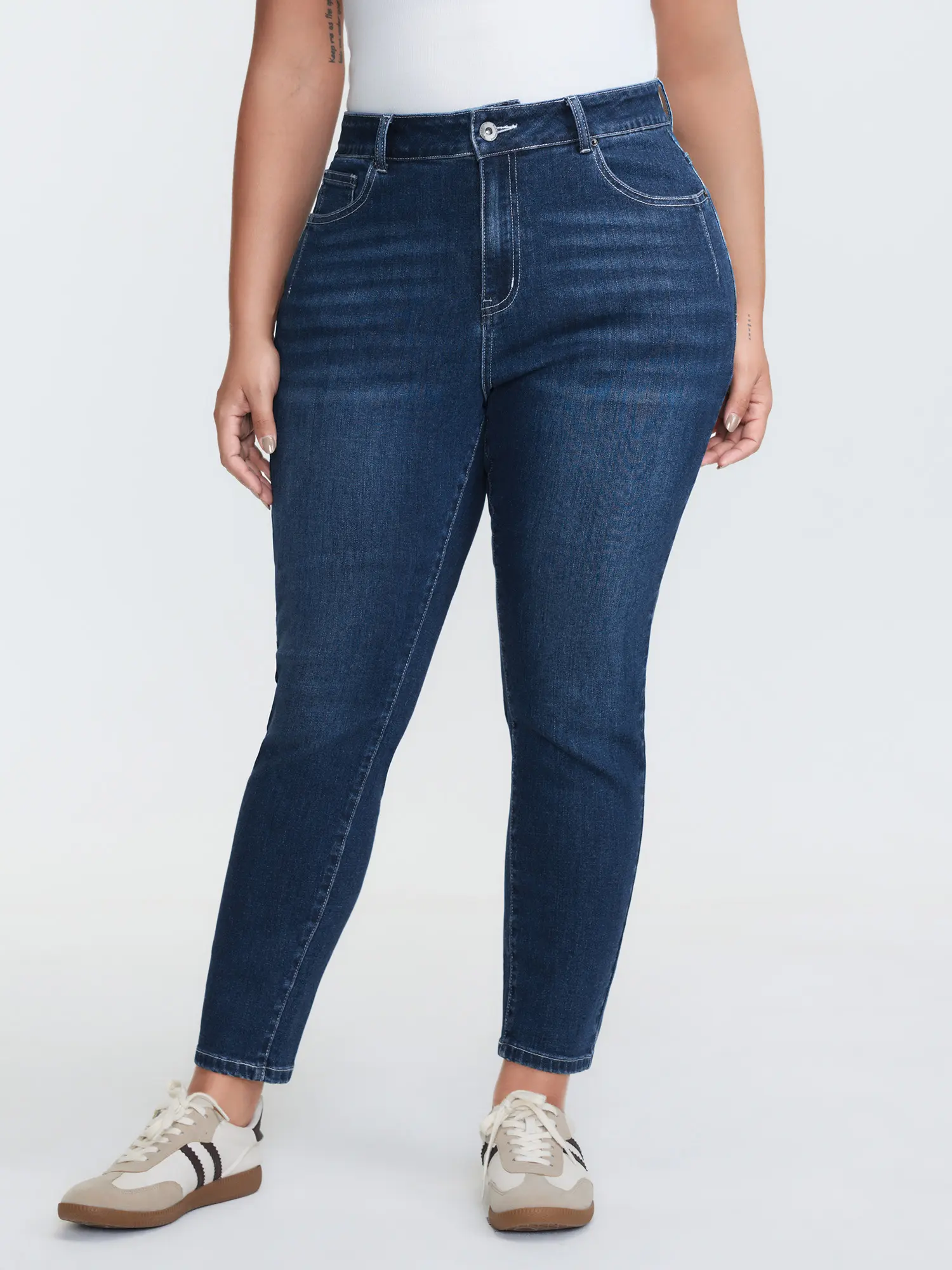 Women's High-Stretch Dark Wash Butt Lifting Jeans, Mid-Rise Leisure Style Bottoms with Slanted Pocket Detail, Jean Pants, Booty Lift, Mid Waist Jeans