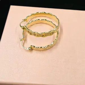 Neyla Arracadas  con diseño