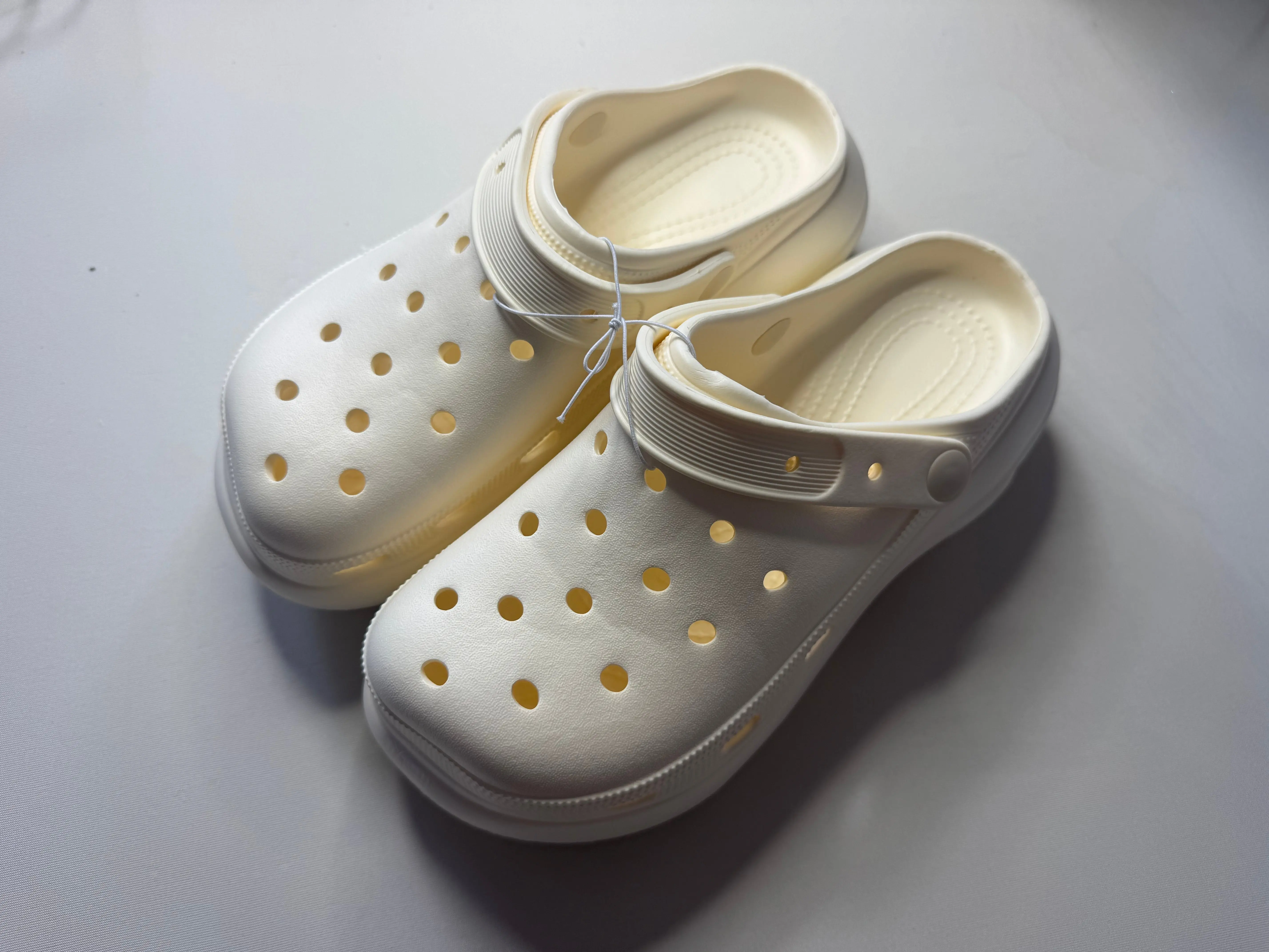 2026 Unisex Summer Clogs – Breathable Slip-On Sandals with Holes for Beach, Garden, and Casual Wear