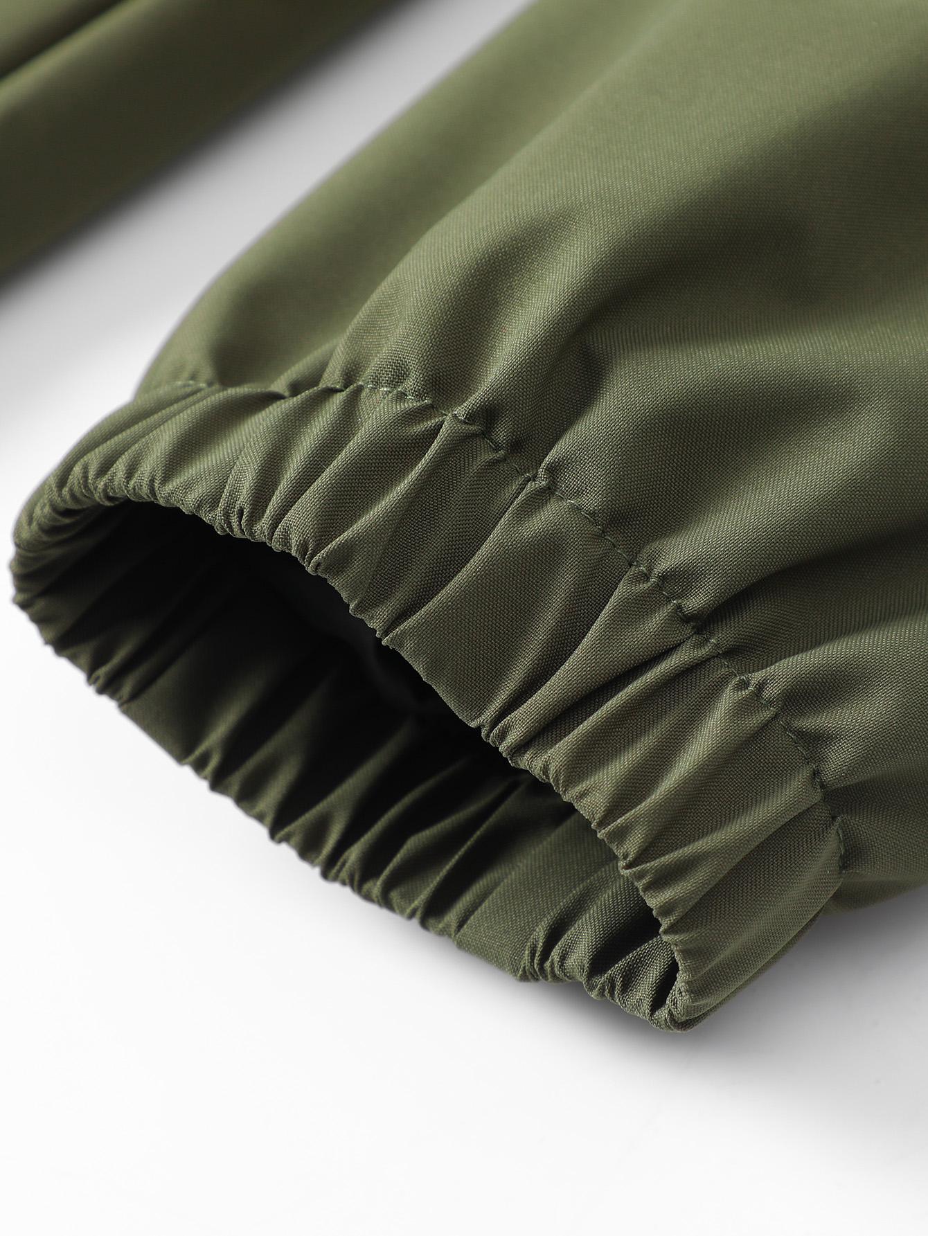 American workwear solid-color men’s army green hooded functional jacket, relaxed drop-shoulder design that doesn’t restrict movement, hidden safety zipper pockets, wear-resistant wrinkle-resistant woven fabric, multi-scenario hiking outerwear