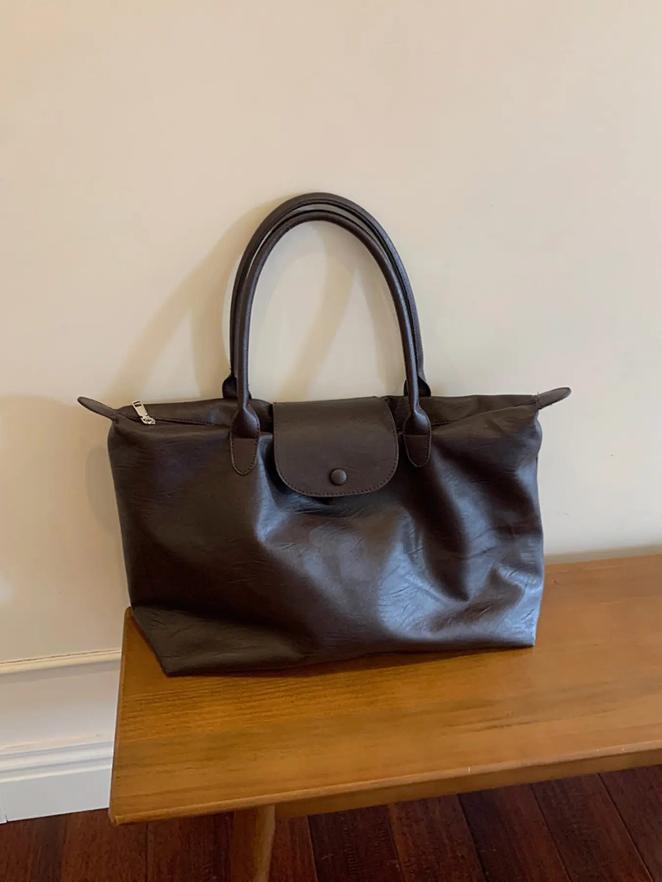 Large Capacity Commuter Tote Bag, Lightweight Travel Backpack for Women, Short Trip Handbag, Casual Office Handbag, Simple Design, Minimalist Tote Bag, Ideal for Business Trips