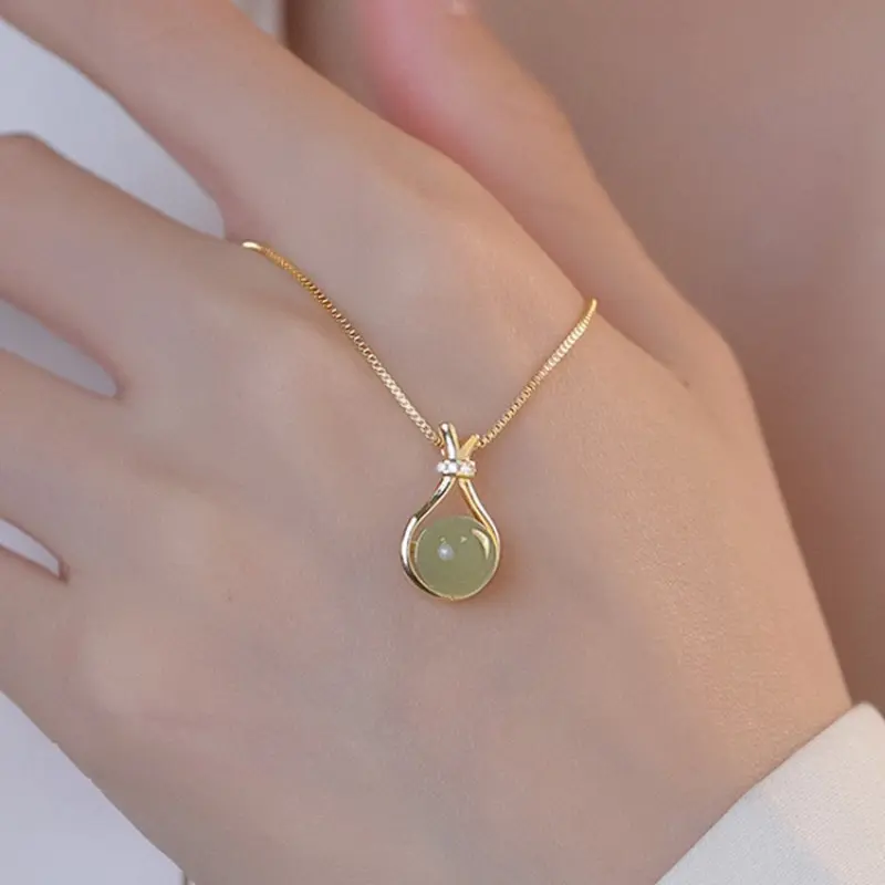 Vintage Imitation Jade Pendant Necklace for Women, Elegant Mosaic Golden-Plated Alloy Clavicle Chain, Jade Inspired Jewelry for Daily & Vacation Wear, Jade Inspired Necklaces