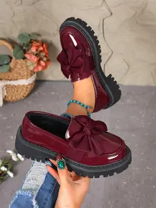 Women's Loafers Slip On with Shiny Bow Decor & Fringe Design, Casual Flat Shoes for Daily Wear, PU Leather Upper, Rubber Sole, All Seasons