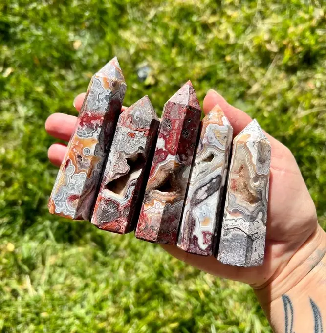 Natural Crazy Lace Agate Druzy Quartz Crystal Tower Point Wand - 1-Piece Ornamental Gemstone Obelisk for Balance, Courage, Whimsical Home Decor, Room Decor, Collection