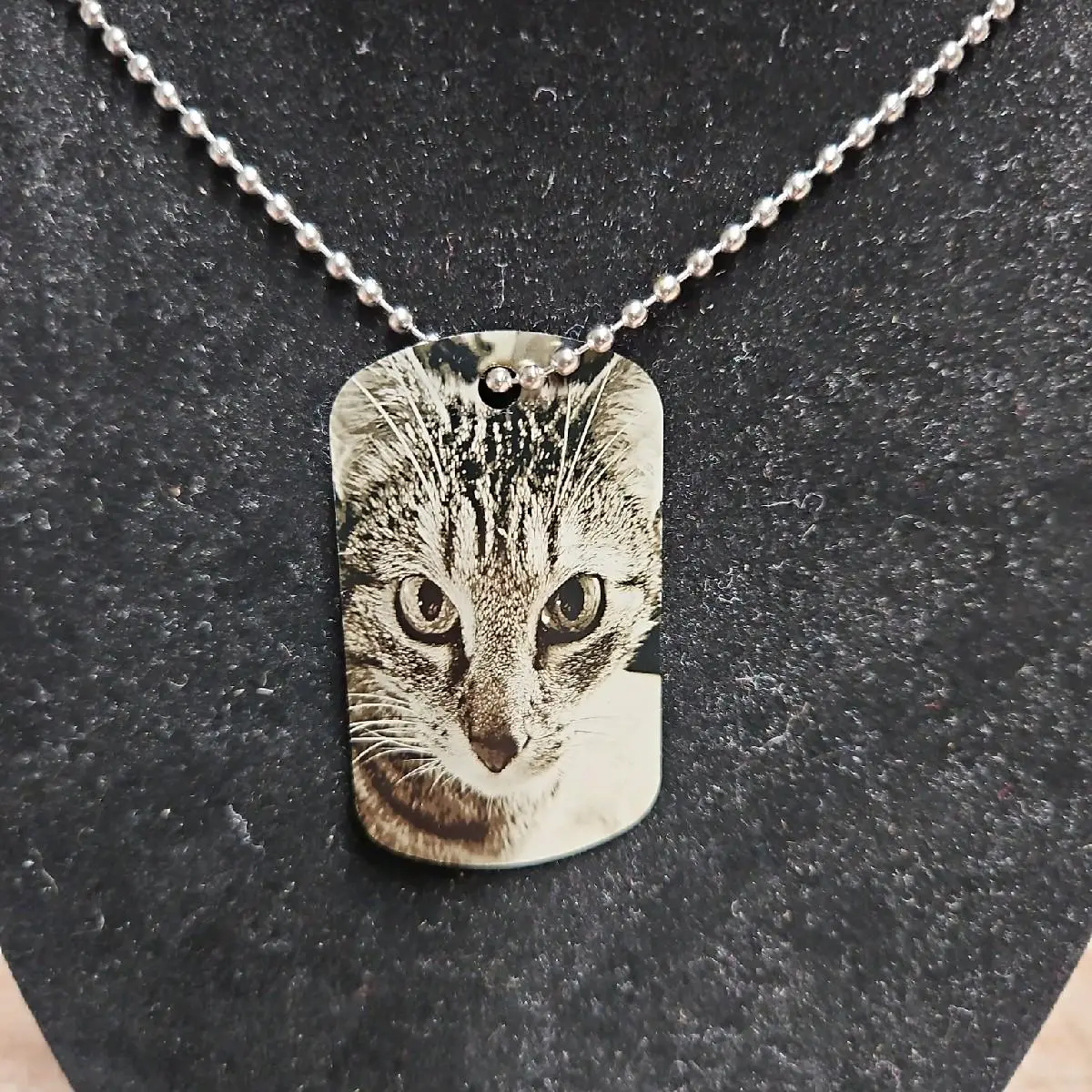 Custom Engraved Tag Necklace Keychain with Cat Design, Silver Color, Featuring Unique Engraving and Silver Chain