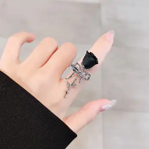 [1pc Luxury Rose Ring] Romantic Luxury Adjustable 1pc Thorn Rose Ring with Faux Black and Orange Roses | Unique Design, Perfect Gift for Weddings, Parties, Holidays, or Casual Attire, Ideal Valentine's Day Present for Your Girlfriend