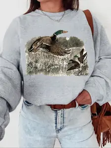 Vintage Duck Round Neck Sweatshirt, Animal Lover Fall & Winter Top, Fitted Casual Long Sleeve, Halloween Style