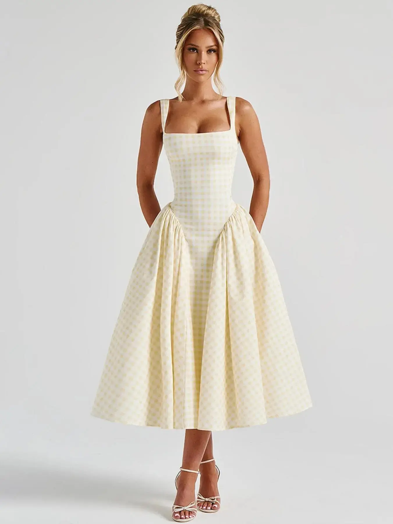 Women's Gingham Plaid Print Square-Neck Basque-Waist Tank Dress, Chic Slim Casual Sleeveless Ruched A-Line Dress for Daily Outdoor Wear, Ladies' Summer Dress