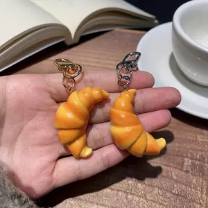 [1pc Croissant Keychain] 1pc Realistic Durable Croissant Keychain | Creative Accessory for Men, Perfect for Backpacks & Keys
