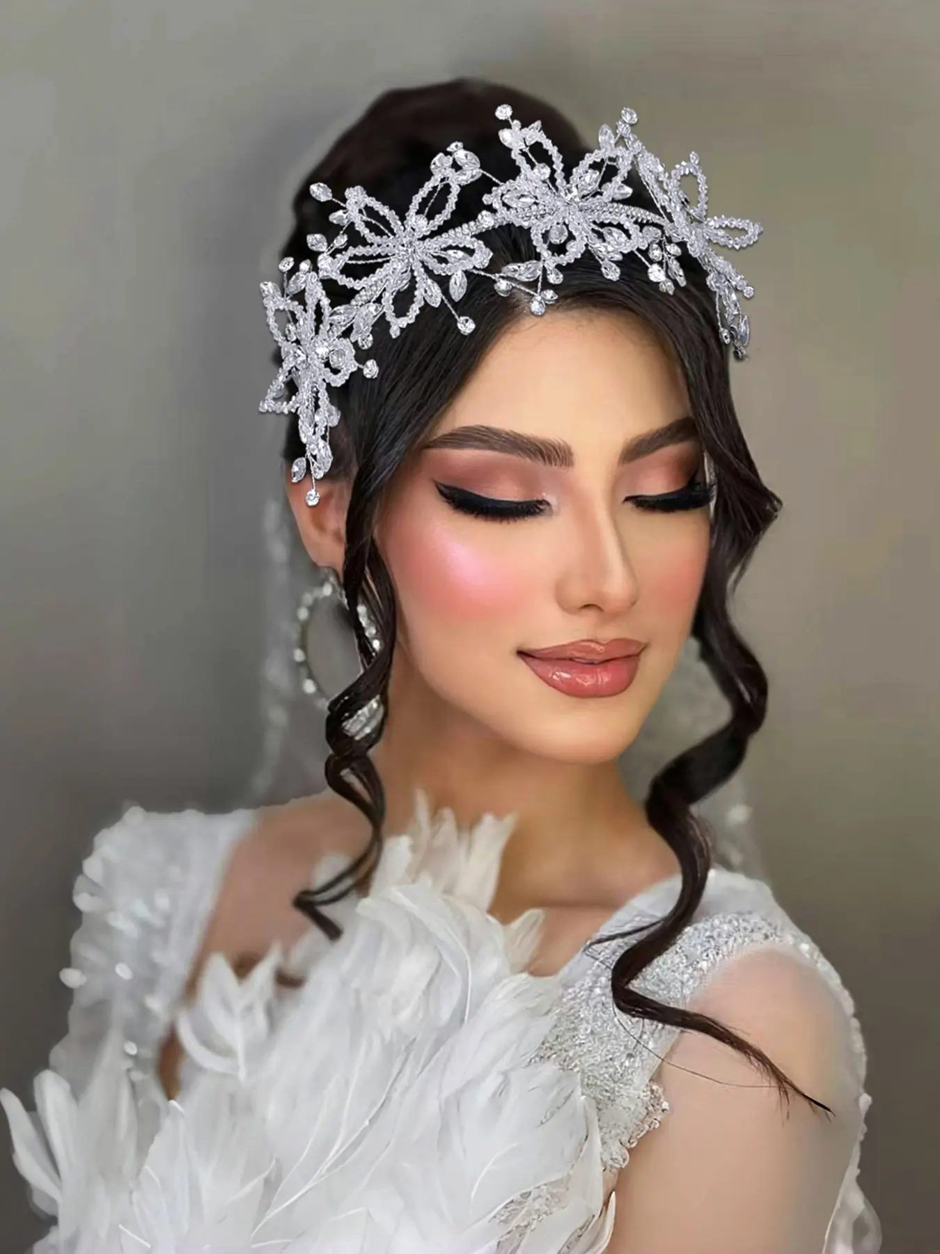 Handmade Crystal Rhinestone Bridal Headband, Sparkling Wedding Party Headpiece, Elegant Bride Accessory for Special Occasions