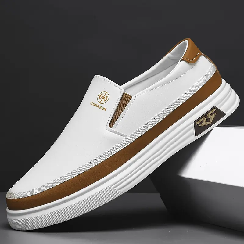 Summer 2026 new men’s white sports casual shoes — slip-on small white shoes, one-step lazy casual sneakers, leather loafers with soft soles, soft-face moccasins; business-casual footwear