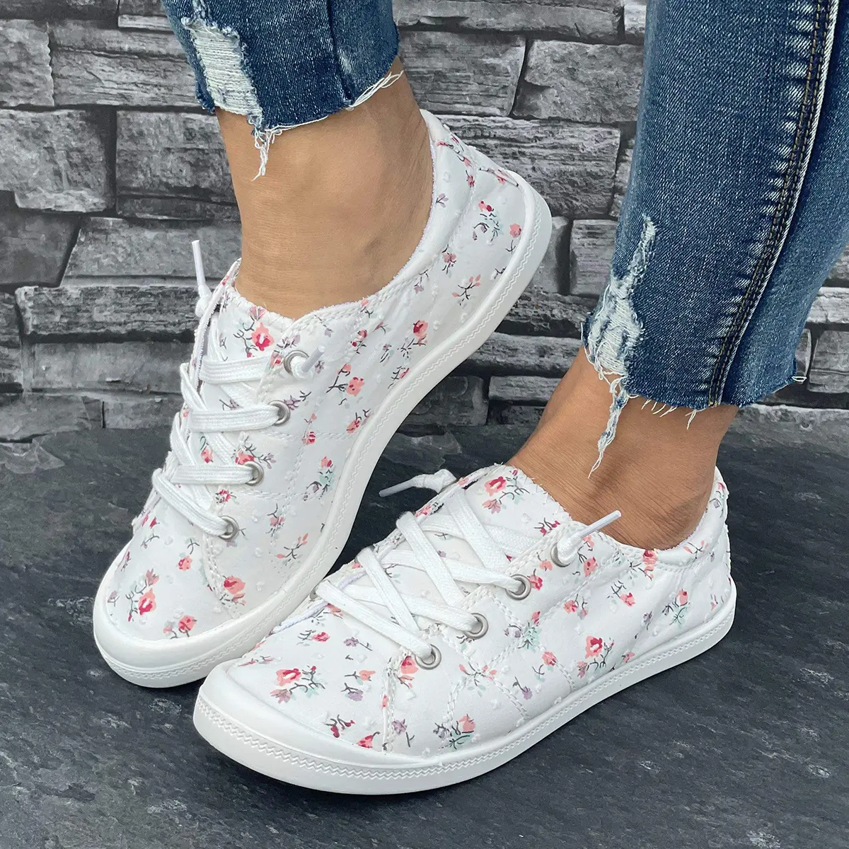 2458 217 White background flowers