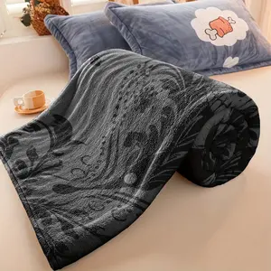 Super Soft Flannel Milk Velvet Blanket 300GSM Anti-Static All-Season Throw for Bed Sofa Lounge Chair Office Travel Camping Home Decor Vibrant Printed Design