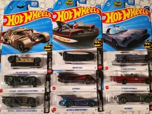 Batman Hot Wheels group of nice Batman diecast set.