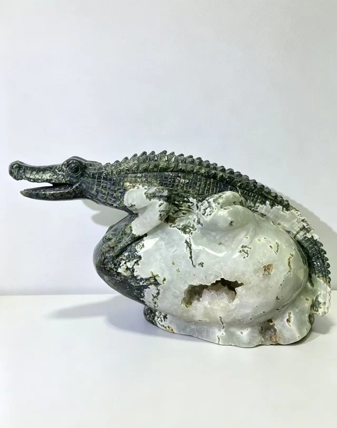 Moss Agate Crocodile Crystal Carving, Natural Stone Crystal Ornament, Unique Piece for Home Display