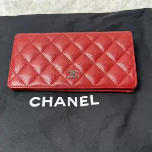 Pre-owned CHANEL Caviar Clutches & Wristlets Red Quilted Long Wallet
