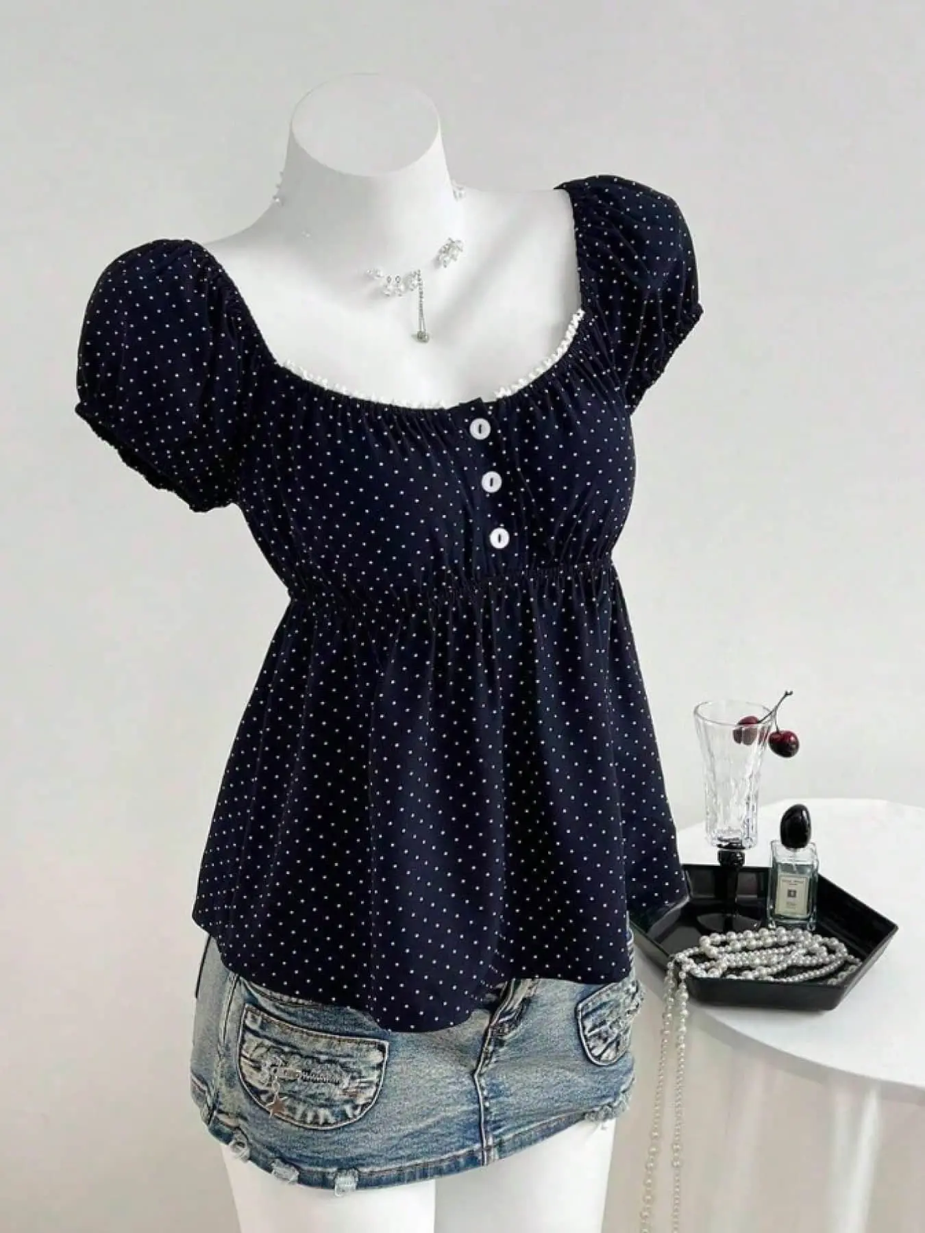 A women's light and mature navy blue polka dot short top, Babydoll tops, Casual, with square neck, bubble sleeves, cinched waist, suitable for summer, dating, afternoon tea, Blouse