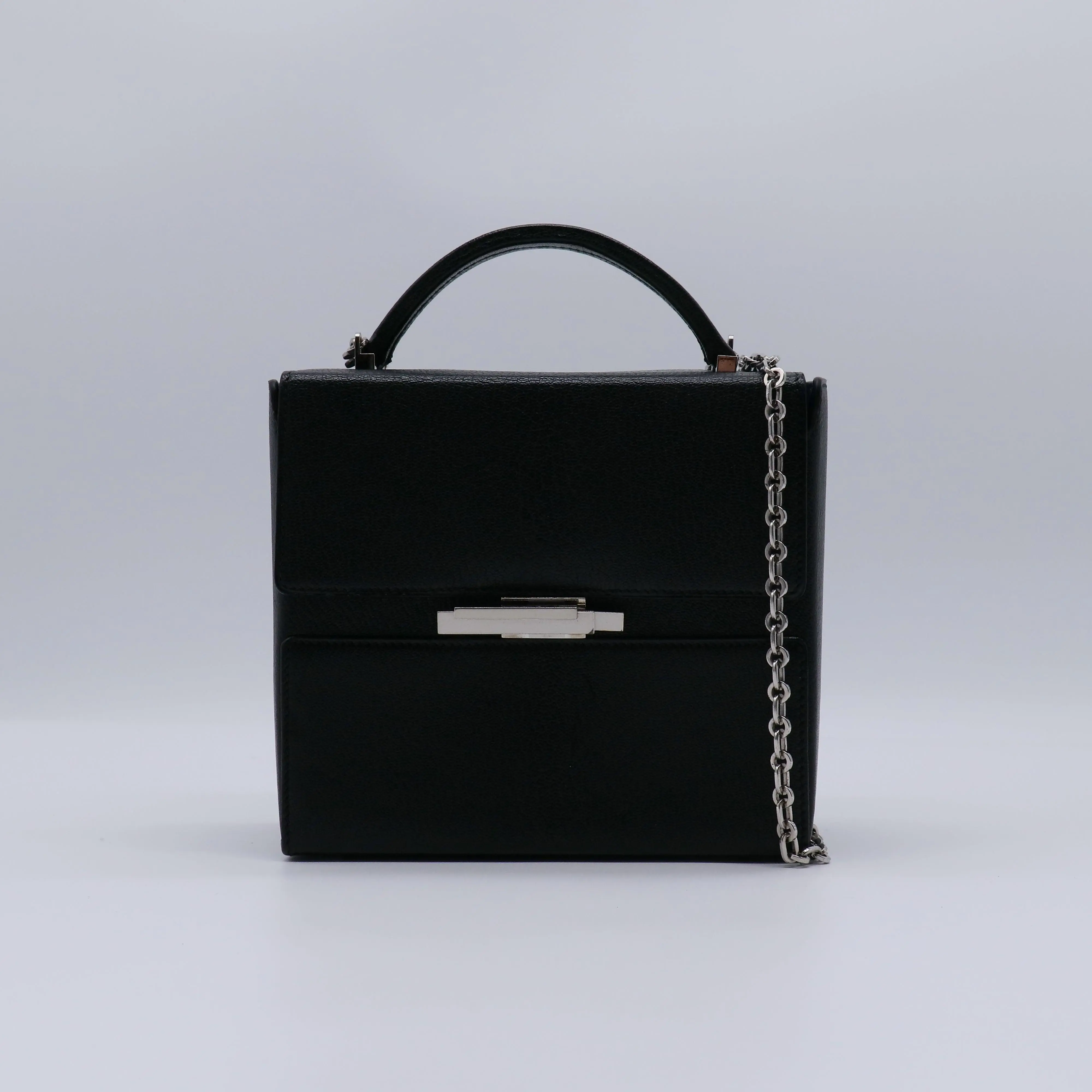Pre-owned HERMÈS Leather Shoulder Bags Cinhetic Bag 18 B22005