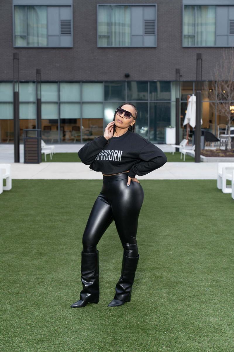 Item: Black+Brown, M