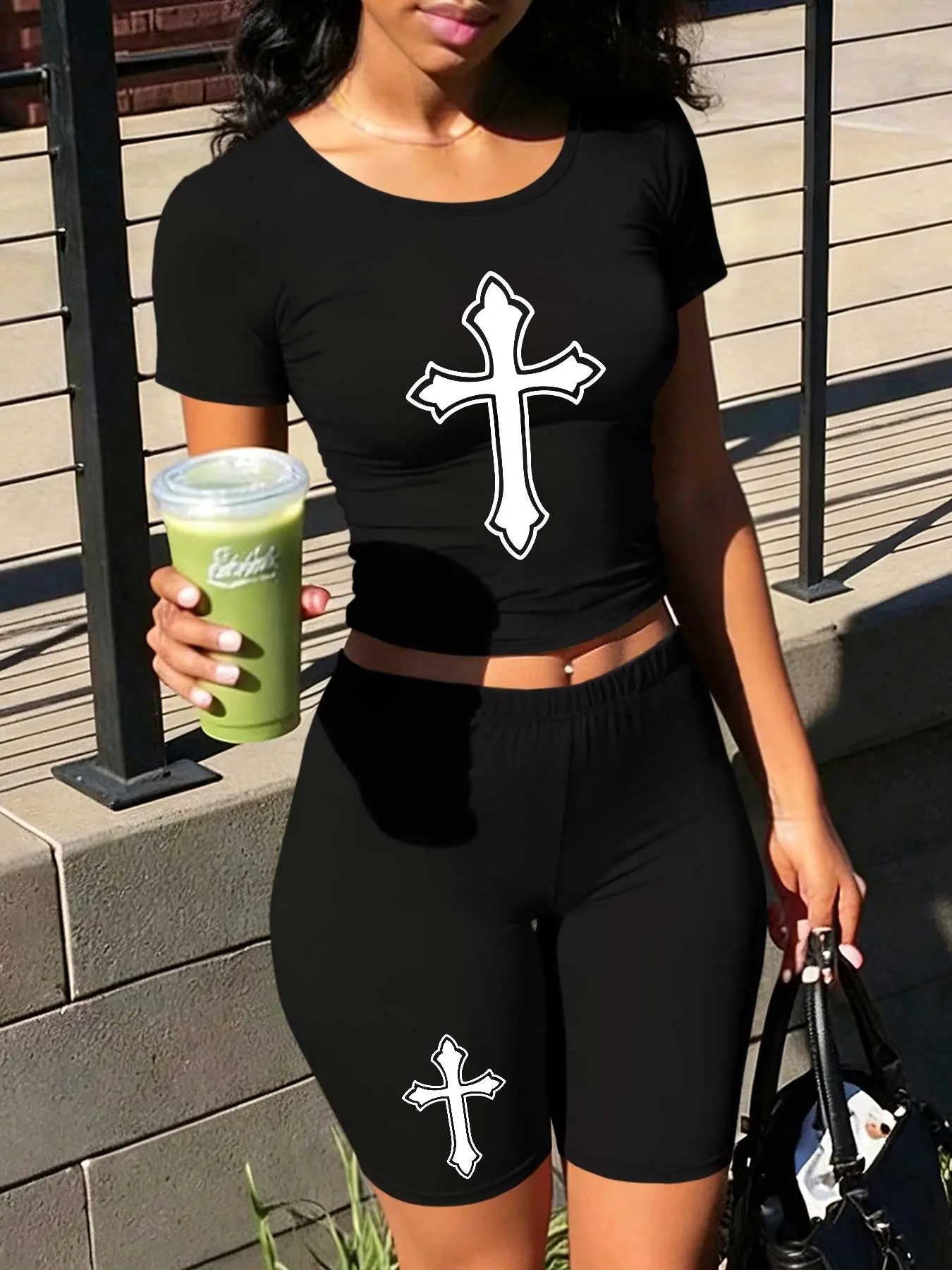 Personalized print patterns Two-Piece Set Women's Lip Print Short Sleeve Crop Top & Skinny Jumpsuit, Casual Fashion Cozy Round Neck Tee & Jumpsuit for Daily Outdoor Wear, Ladies Clothes for Spring, Overalls