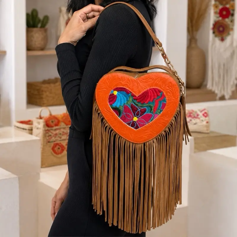 bolsa piel corazón flecos - Mexican Leather Bag Hermosa Bolsa de Piel 100% Ternero with Floral Embroidery & Gold Charm Artisanal Handcrafted Chiapaneco Handbag, bolsa artesanal mexicana hecho en México de piel