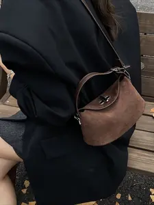 Lightweight retro matte bag! Single shoulder strap for comfortable wear, perfect for daily commutes and short trips.