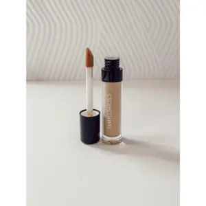 #64 Smooth Retouch Concealer