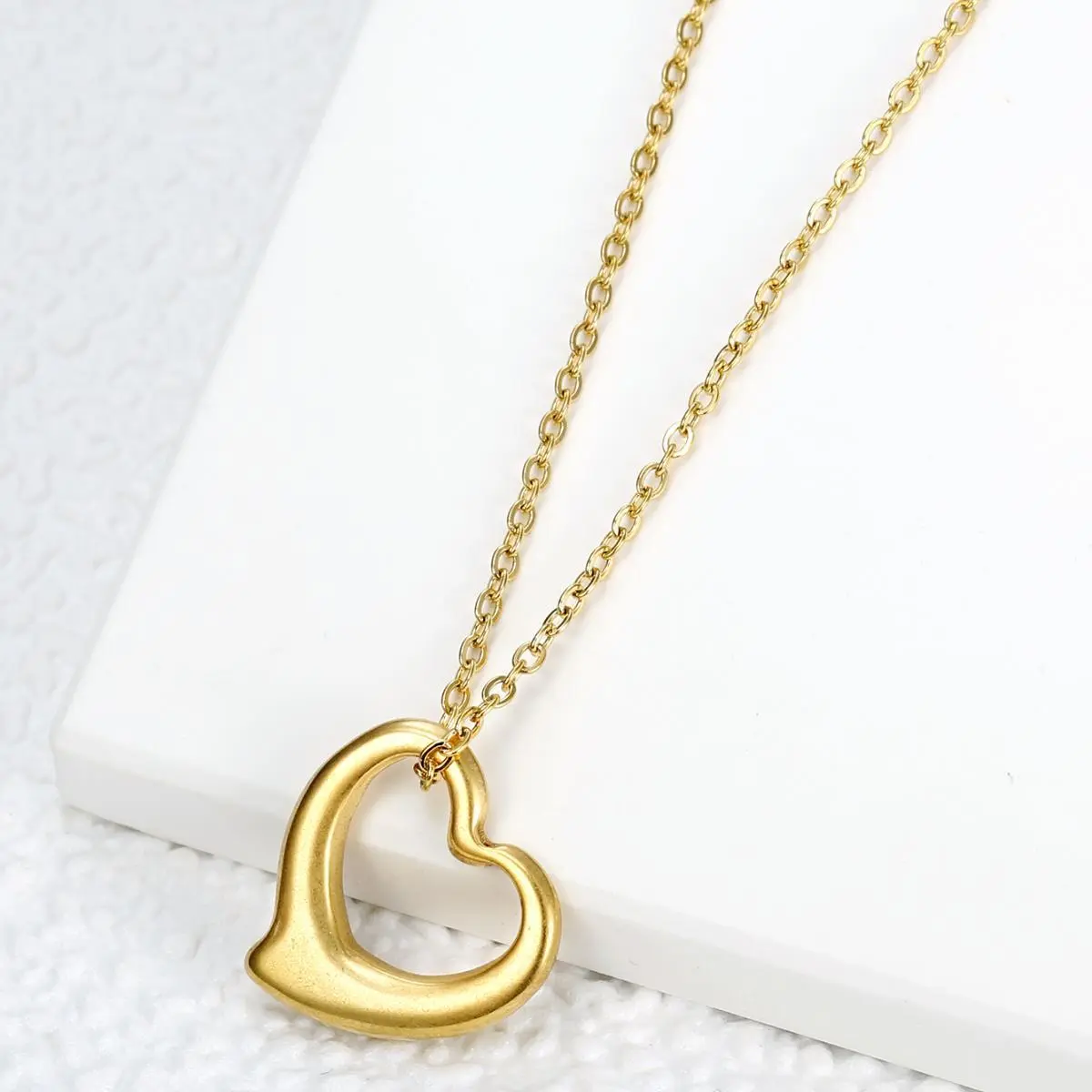 1pc Simple and Fashionable Geometric Hollow Out Heart-shaped Stainless Steel Pendant Necklace for Women, Daily Matching Party Accessories