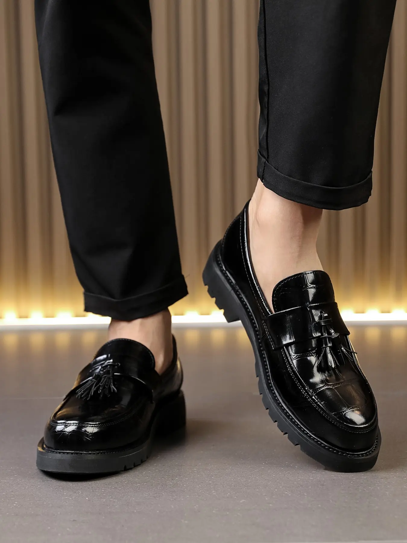Men's Alligator Pattern Tassel Fringe Loafers, PU Leather Thick Rubber Sole Slip-On Formal Shoes, Stylish Footwear for Men