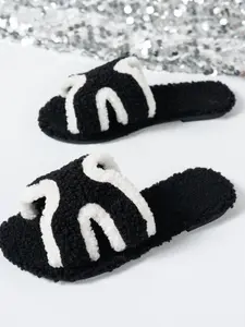 Soft Plush Cross Strap Slippers, Panda Design, Flat Sole Open Toe Home Shoes, Comfortable Indoor Footwear for Daily Use