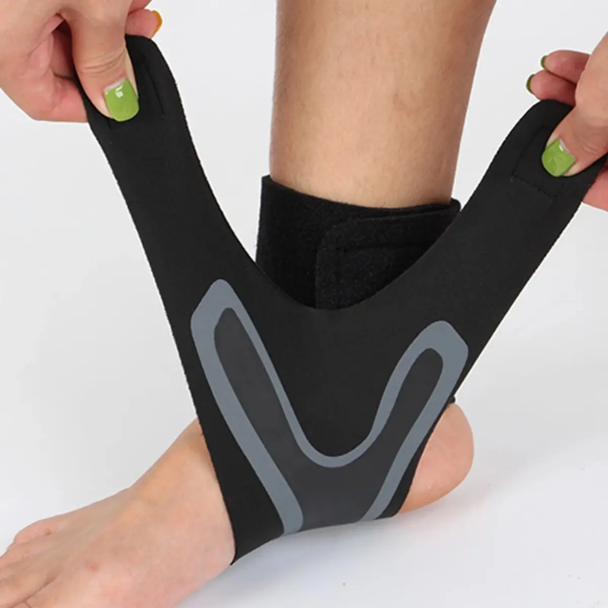 Men's Ankle Compression Sleeve - Arch Support, Non Slip Silicone, High-Elasticity Breathable Fabric for Ankle Protection, Reduces Injury Likelihood, Boosts Athletic Performance, Machine-Washable Athletic Brace for Basketball, Soccer