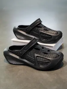 Trendy Men'S Anti-Slip Lightweight Breathable Closed-Toe Hole Shoes Casual Fashion Beach Shoes